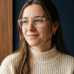 Portrait de Manon, rédactrice indépendante du journal